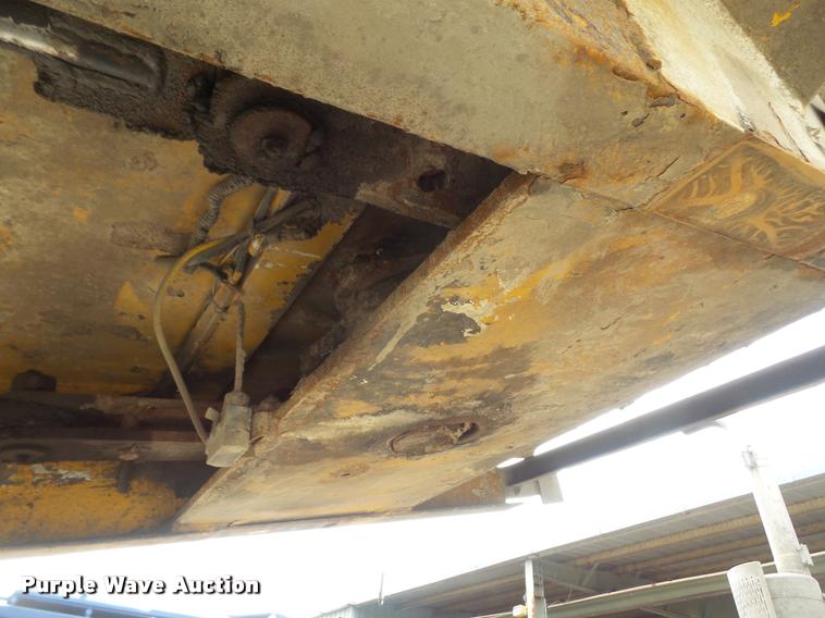 image for item DA6296 1998 Peterbilt 320 refuse truck