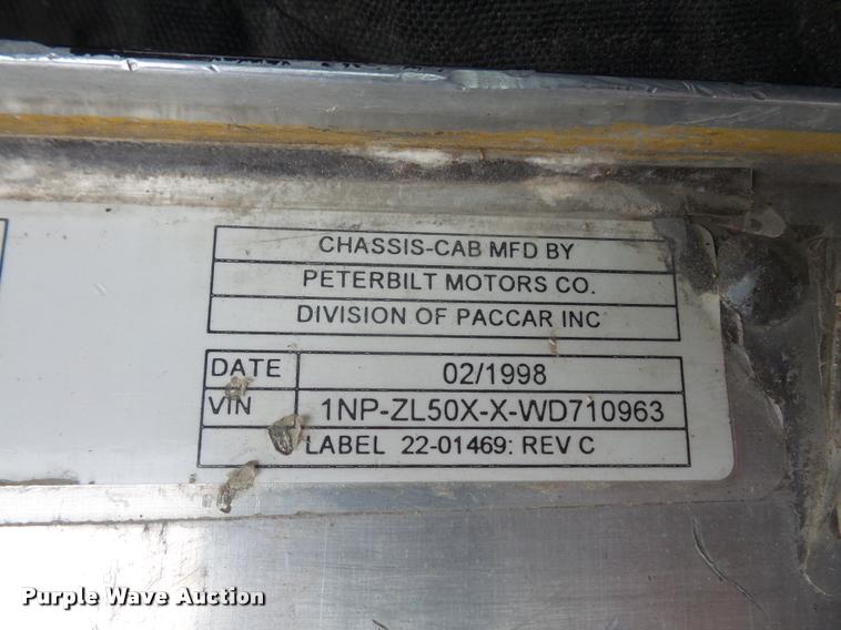 image for item DA6296 1998 Peterbilt 320 refuse truck