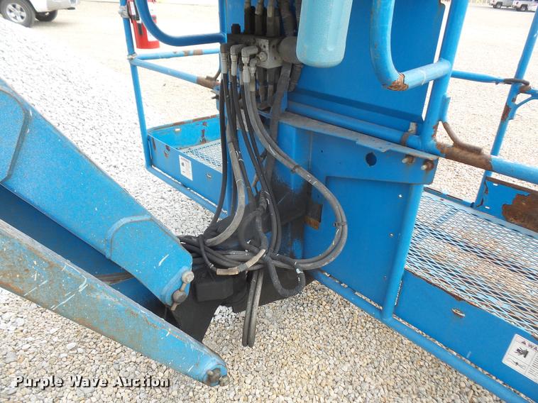 image for item DA6358 2005 Genie Z80/60 boom lift