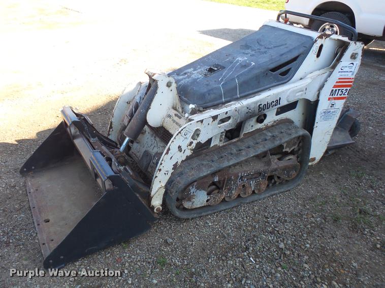 image for item DA6404 2006 Bobcat MT52 compact utility loader