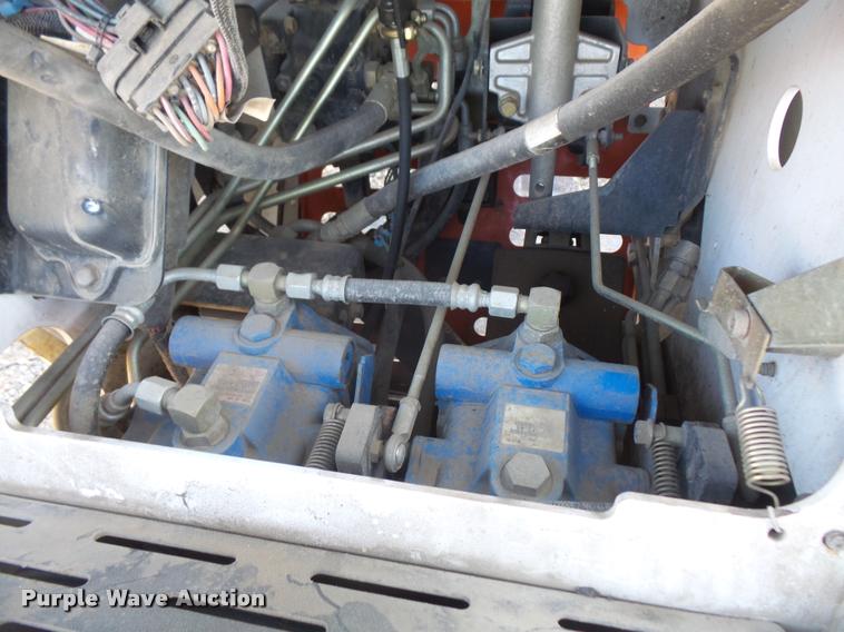 image for item DA6404 2006 Bobcat MT52 compact utility loader