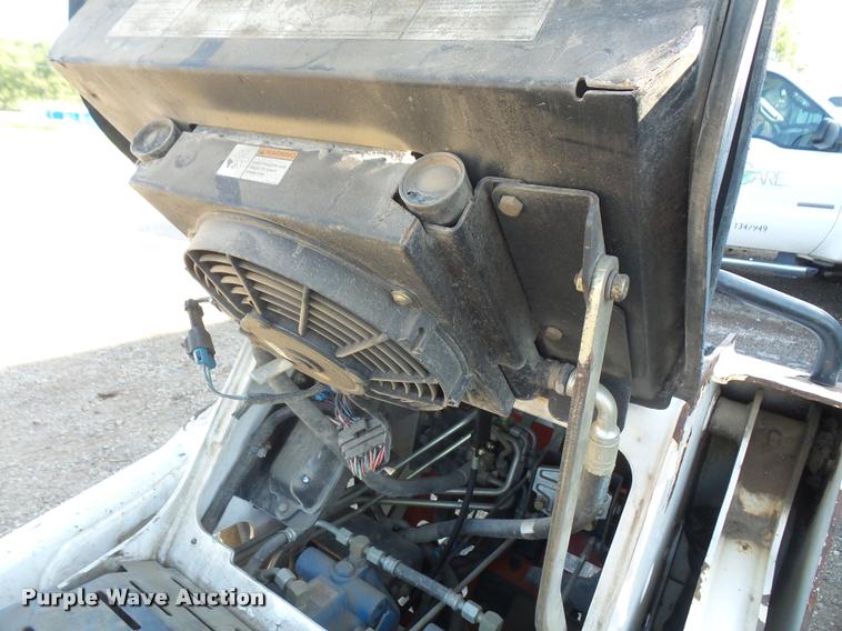 image for item DA6404 2006 Bobcat MT52 compact utility loader