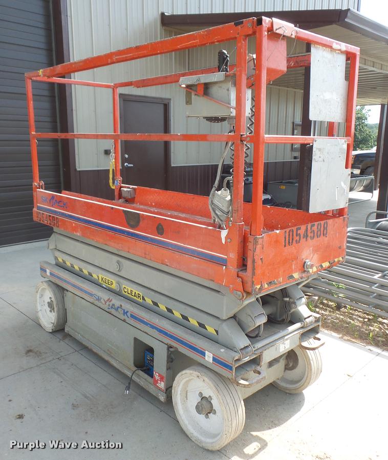 image for item DA6419 2008 Sky Jack SJ III 3220 scissor lift