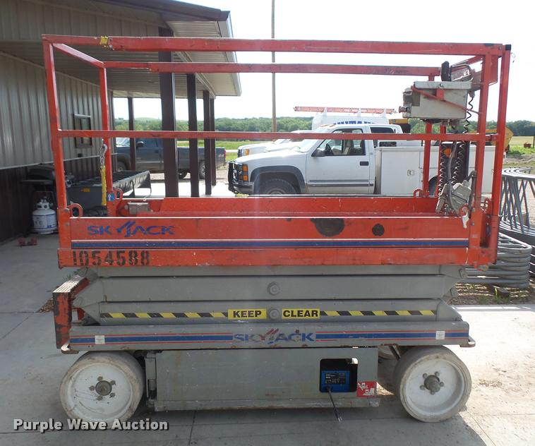 image for item DA6419 2008 Sky Jack SJ III 3220 scissor lift