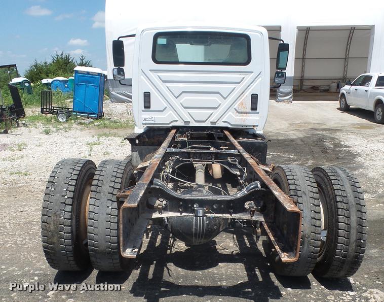 image for item DA6446 2002 International 4300 truck cab and chassis