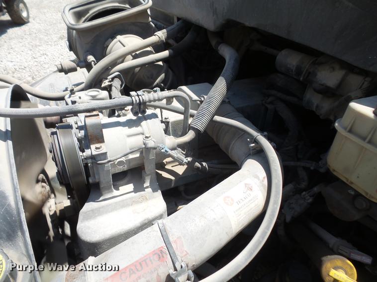 image for item DA6446 2002 International 4300 truck cab and chassis