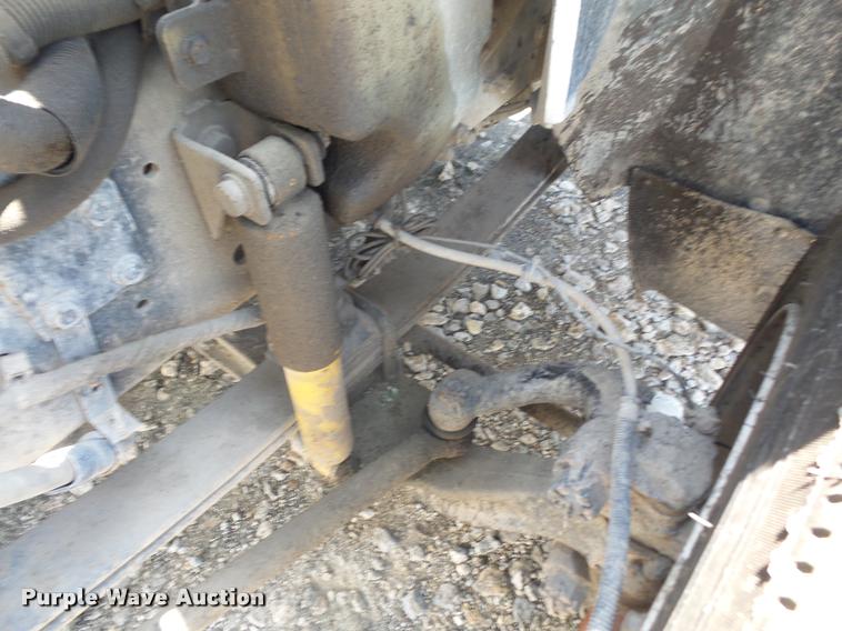 image for item DA6446 2002 International 4300 truck cab and chassis