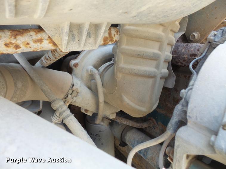 image for item DA6446 2002 International 4300 truck cab and chassis