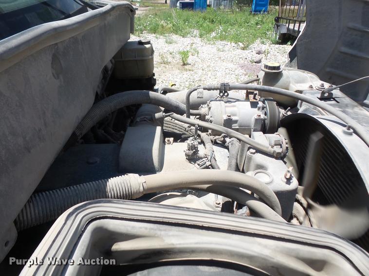 image for item DA6446 2002 International 4300 truck cab and chassis