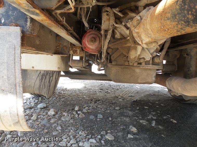 image for item DA6446 2002 International 4300 truck cab and chassis