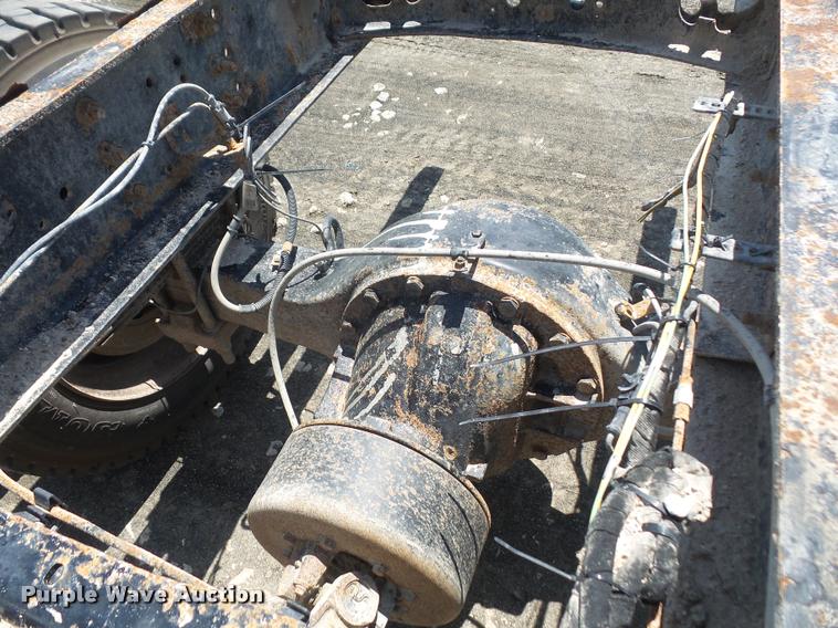 image for item DA6446 2002 International 4300 truck cab and chassis