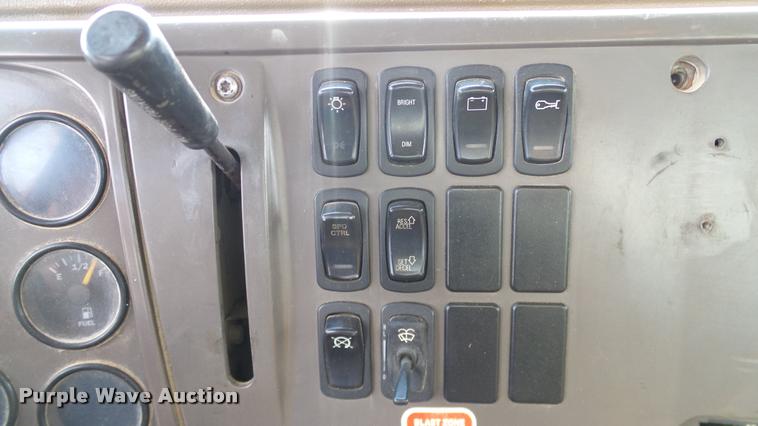 image for item DA6764 2006 Mack CV713 Granite dump truck