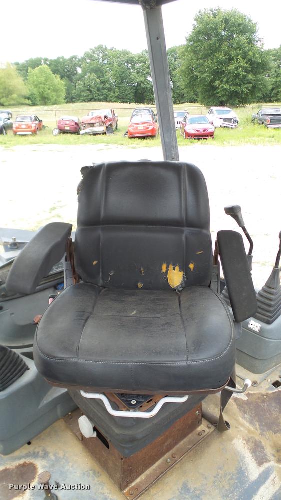 image for item DA6766 2001 New Holland LB75B backhoe