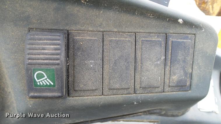 image for item DA6766 2001 New Holland LB75B backhoe