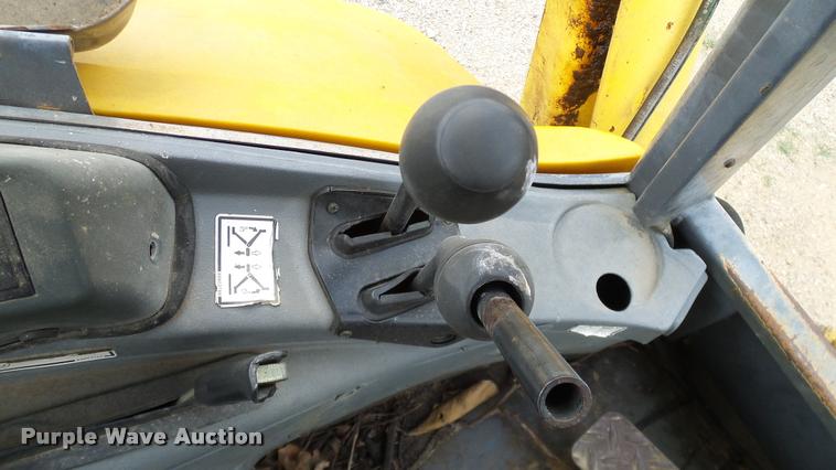 image for item DA6766 2001 New Holland LB75B backhoe