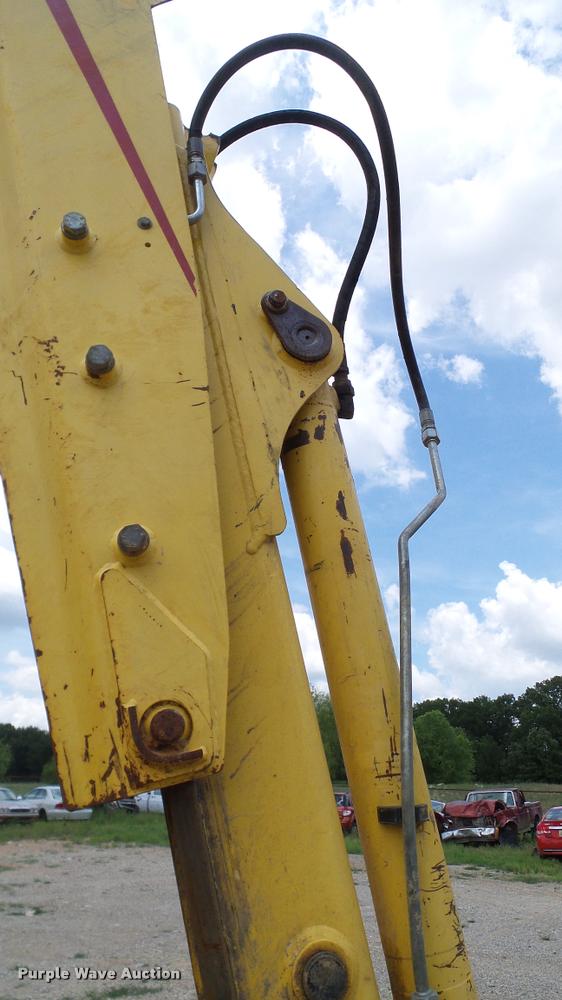 image for item DA6766 2001 New Holland LB75B backhoe