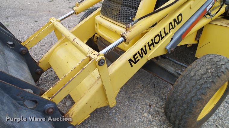 image for item DA6766 2001 New Holland LB75B backhoe