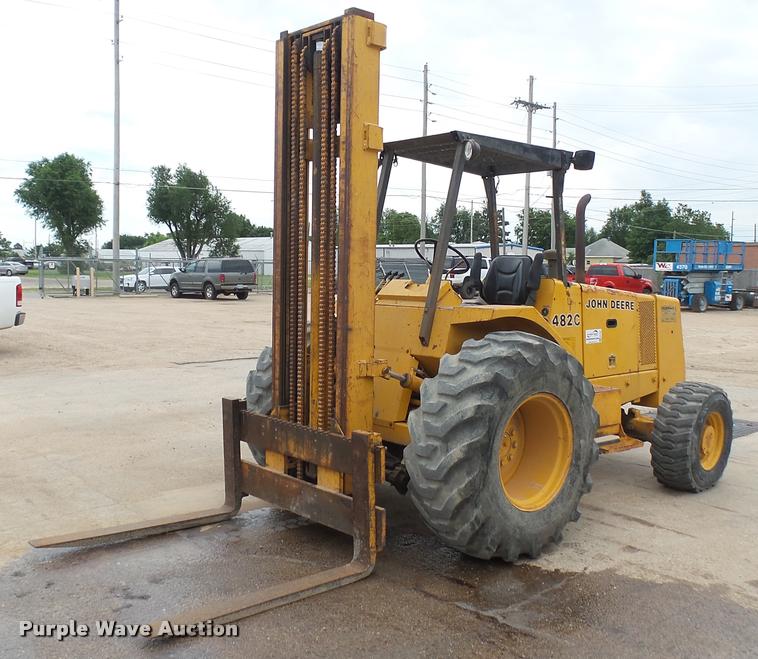 image for item DA7945 1989 John Deere 482C forklift