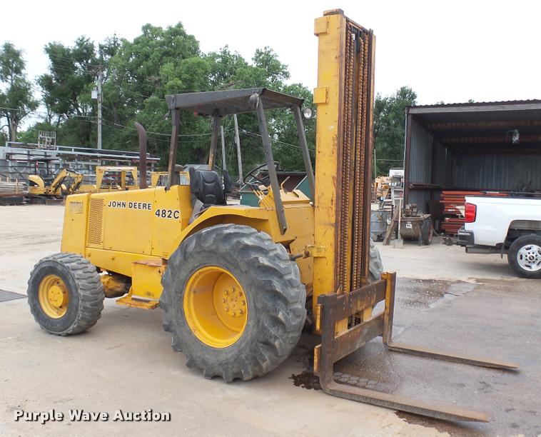image for item DA7945 1989 John Deere 482C forklift