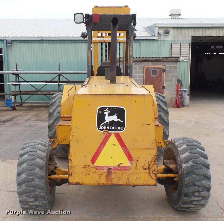 image for item DA7945 1989 John Deere 482C forklift