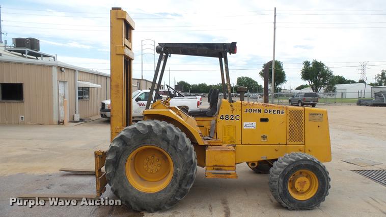 image for item DA7945 1989 John Deere 482C forklift