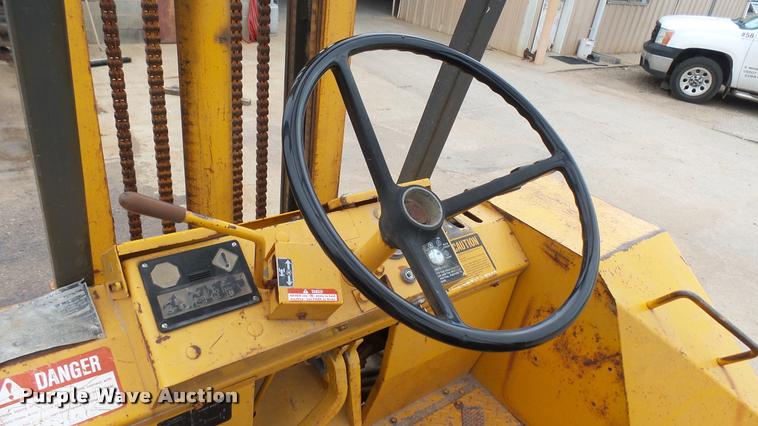 image for item DA7945 1989 John Deere 482C forklift