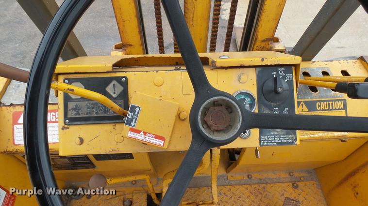 image for item DA7945 1989 John Deere 482C forklift