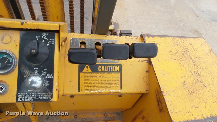 image for item DA7945 1989 John Deere 482C forklift