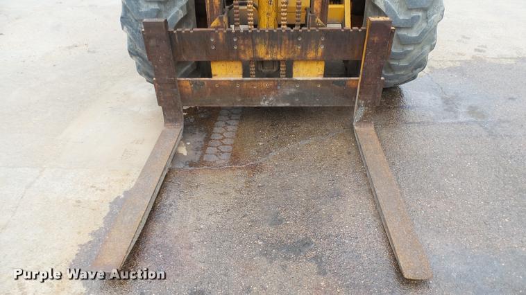 image for item DA7945 1989 John Deere 482C forklift