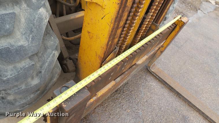 image for item DA7945 1989 John Deere 482C forklift