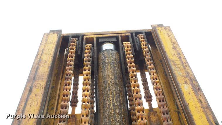 image for item DA7945 1989 John Deere 482C forklift