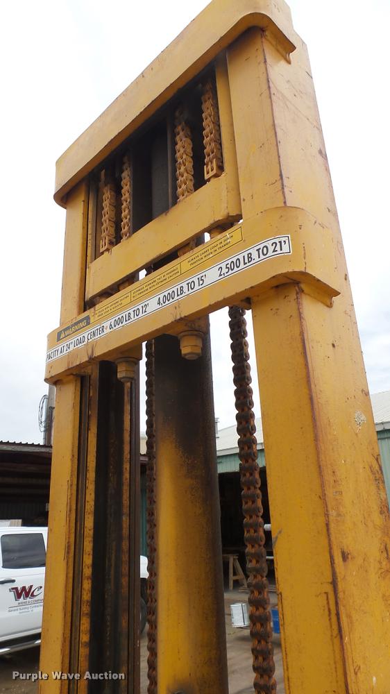 image for item DA7945 1989 John Deere 482C forklift