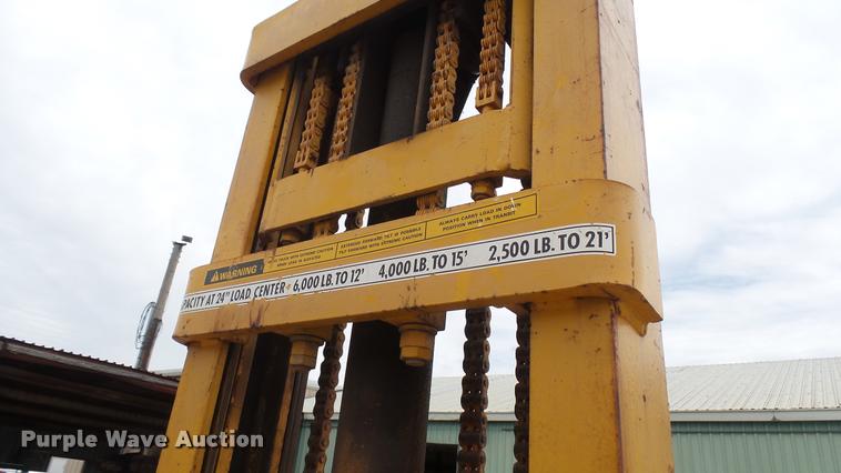 image for item DA7945 1989 John Deere 482C forklift