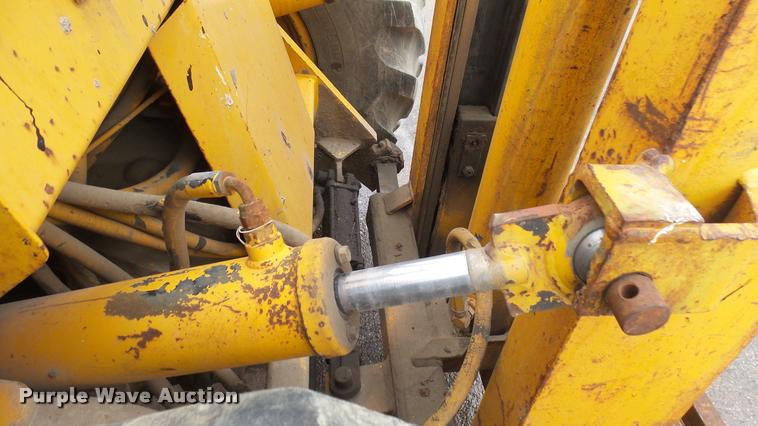 image for item DA7945 1989 John Deere 482C forklift