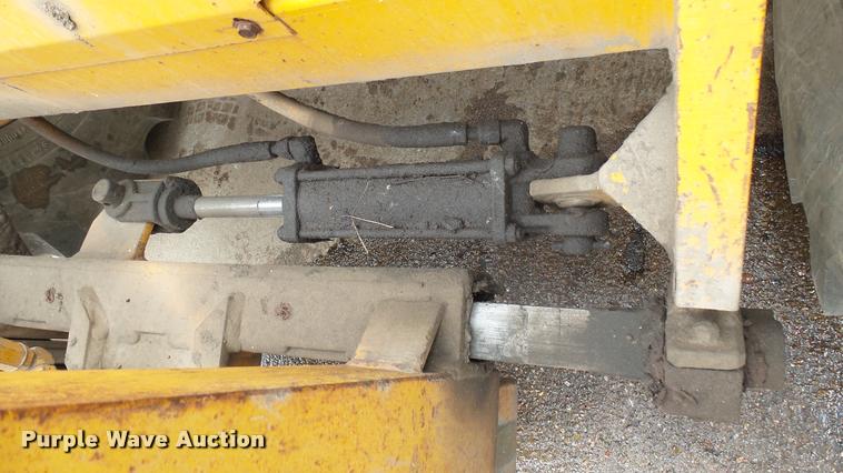 image for item DA7945 1989 John Deere 482C forklift