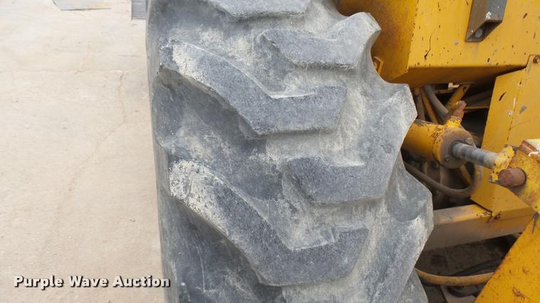 image for item DA7945 1989 John Deere 482C forklift