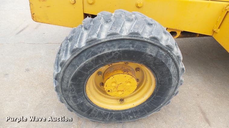 image for item DA7945 1989 John Deere 482C forklift