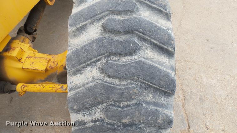 image for item DA7945 1989 John Deere 482C forklift