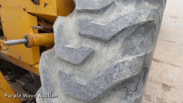 image for item DA7945 1989 John Deere 482C forklift