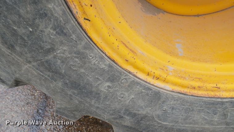 image for item DA7945 1989 John Deere 482C forklift