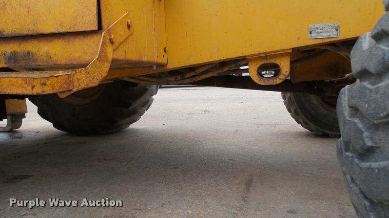 image for item DA7945 1989 John Deere 482C forklift