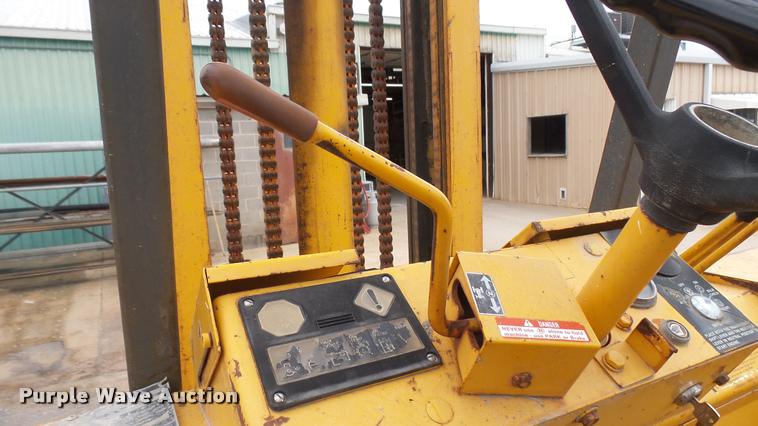 image for item DA7945 1989 John Deere 482C forklift