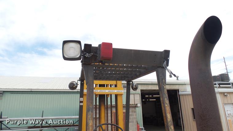 image for item DA7945 1989 John Deere 482C forklift