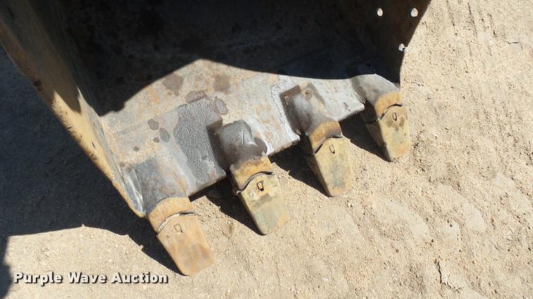 image for item DA7965 1996 Komatsu PC128-UU excavator