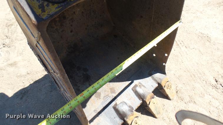 image for item DA7965 1996 Komatsu PC128-UU excavator