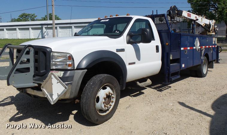 image for item DB1334 2006 Ford F550 Super Duty utility truck with crane
