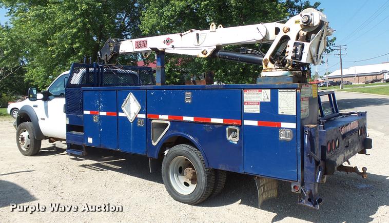 image for item DB1334 2006 Ford F550 Super Duty utility truck with crane