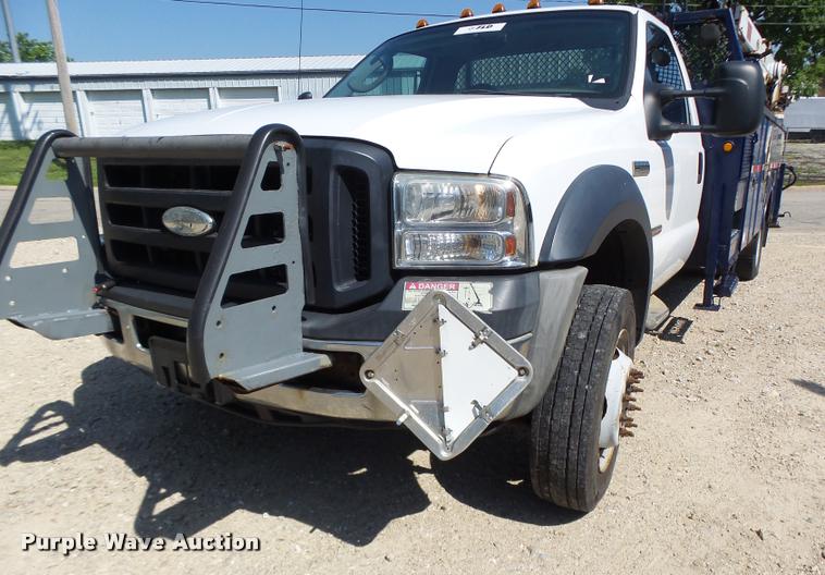 image for item DB1334 2006 Ford F550 Super Duty utility truck with crane