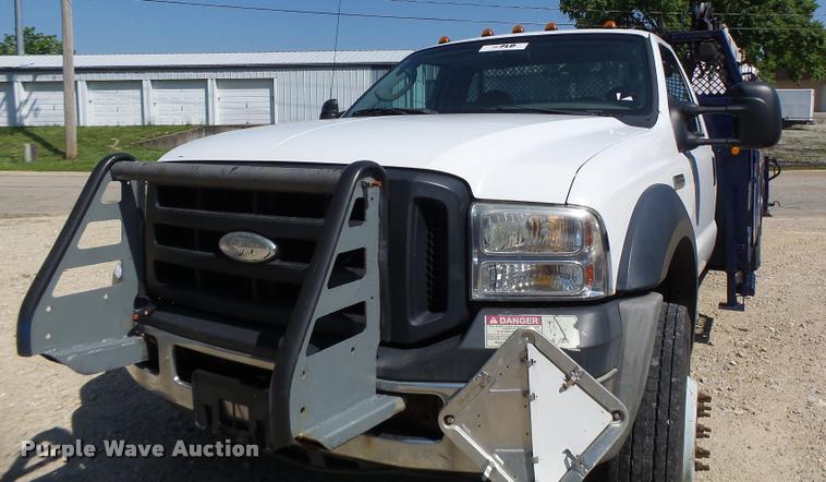 image for item DB1334 2006 Ford F550 Super Duty utility truck with crane