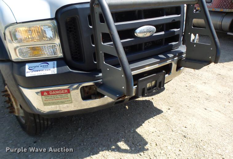 image for item DB1334 2006 Ford F550 Super Duty utility truck with crane